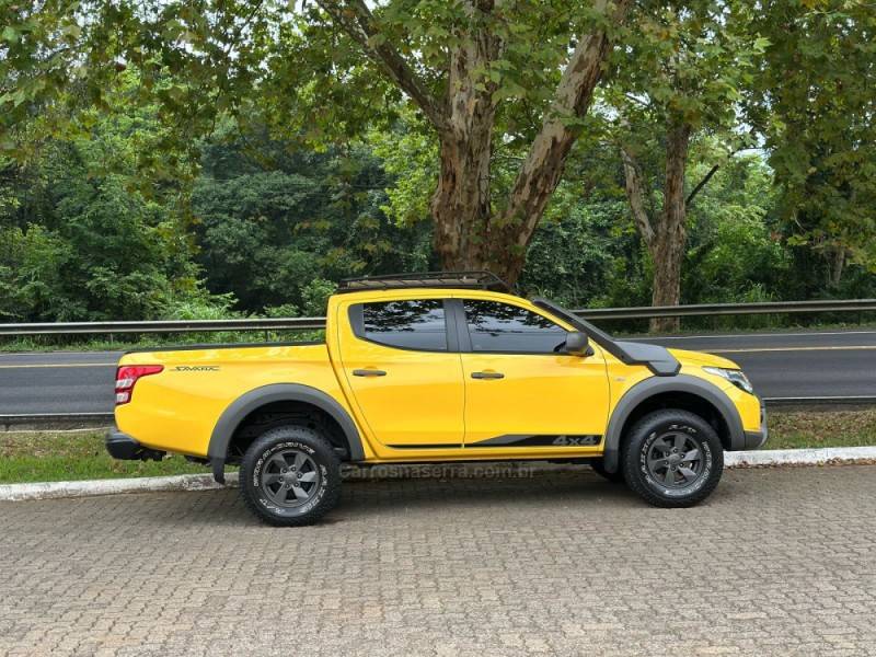 MITSUBISHI - L200 TRITON - 2021/2022 - Amarela - R$ 199.900,00