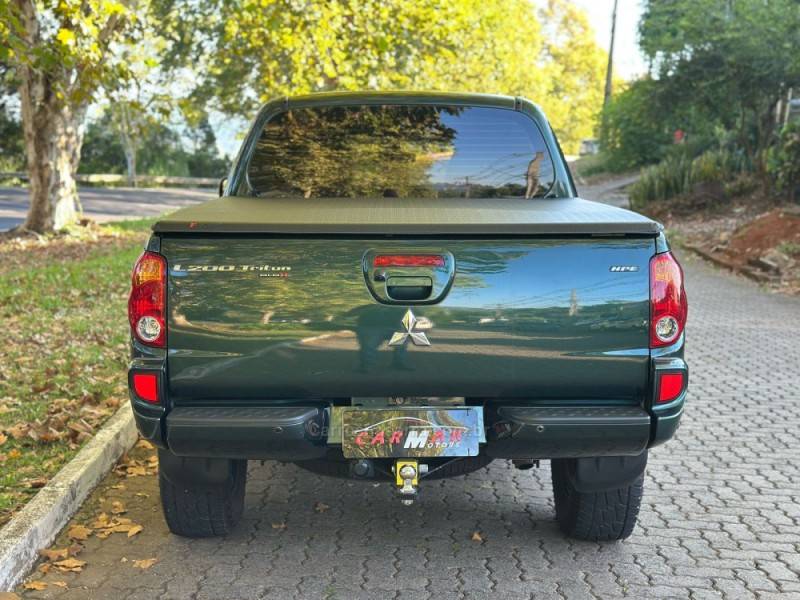 MITSUBISHI - L200 TRITON - 2014/2015 - Verde - R$ 129.900,00