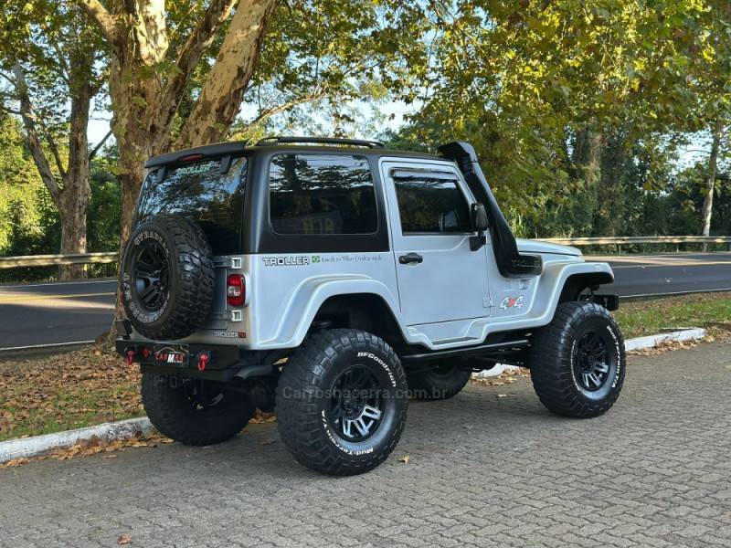 TROLLER - T4 - 2011/2011 - Prata - R$ 129.900,00
