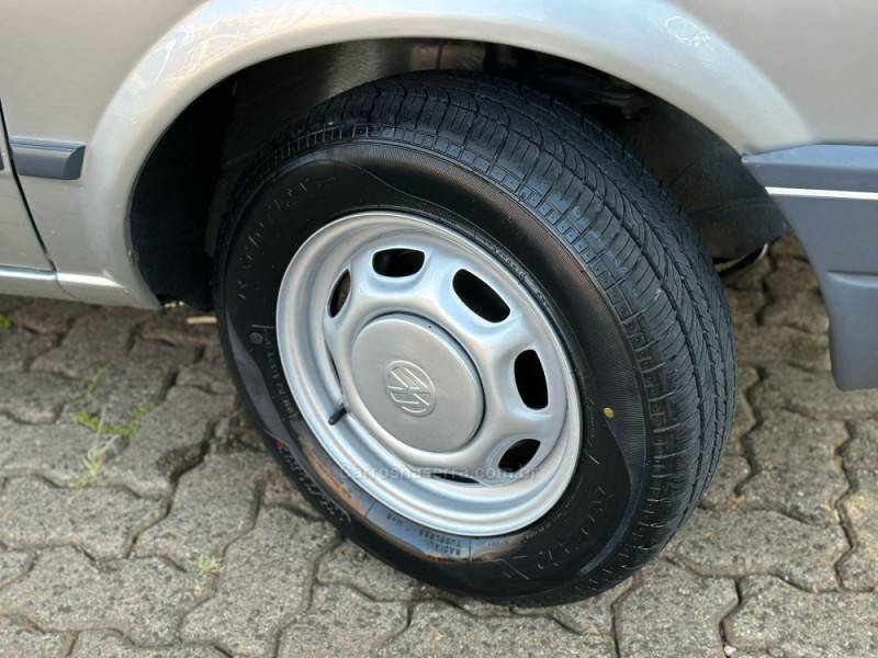 VOLKSWAGEN - SAVEIRO - 1993/1994 - Prata - R$ 38.900,00