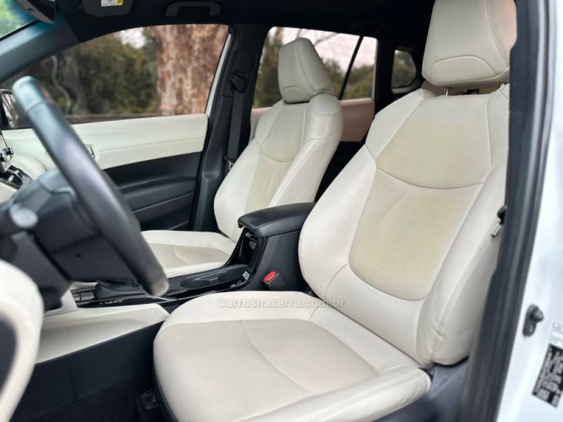 TOYOTA - COROLLA - 2021/2022 - Branca - R$ 146.900,00