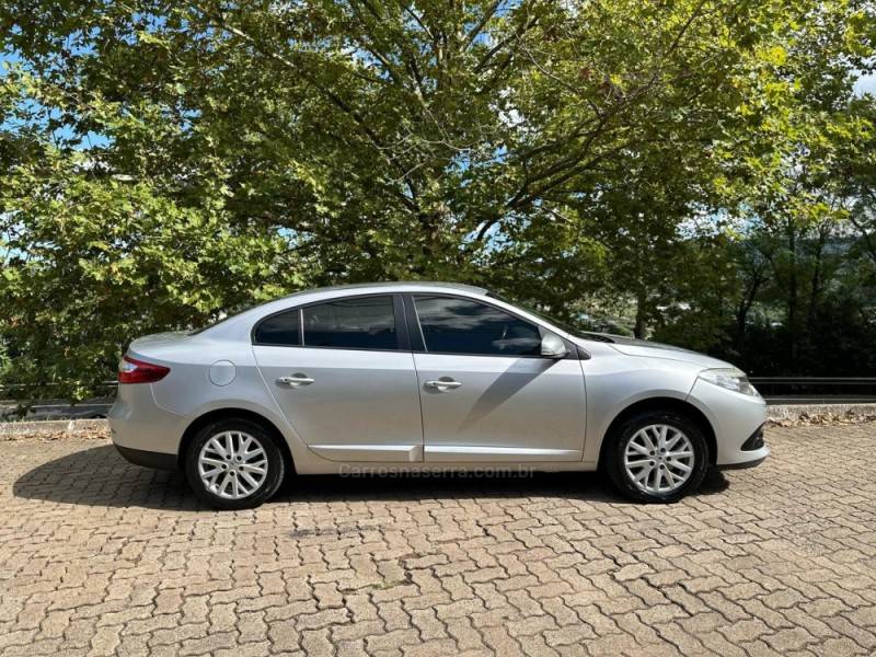 RENAULT - FLUENCE - 2014/2015 - Prata - R$ 41.900,00