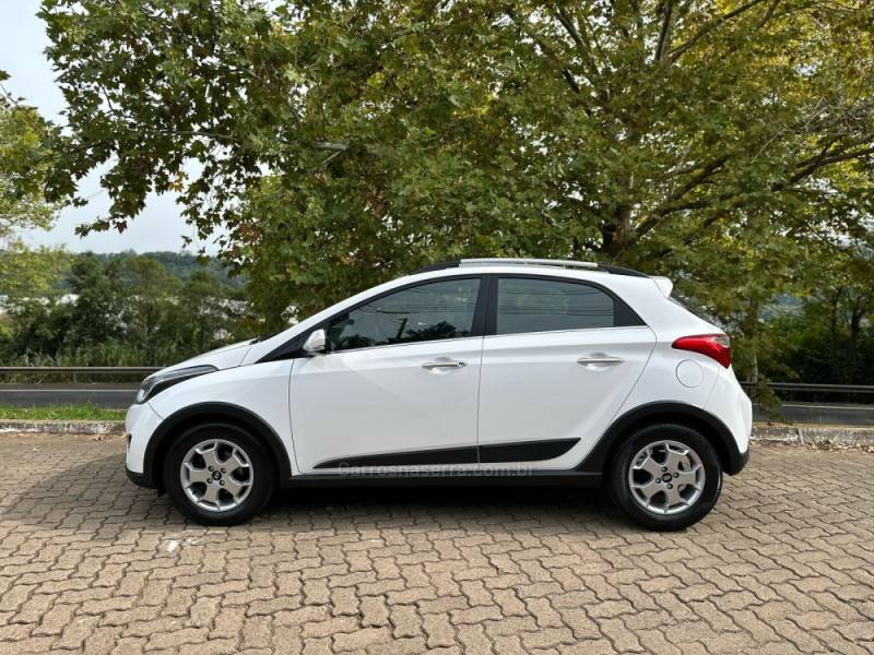 HYUNDAI - HB20X - 2014/2015 - Branca - R$ 62.900,00