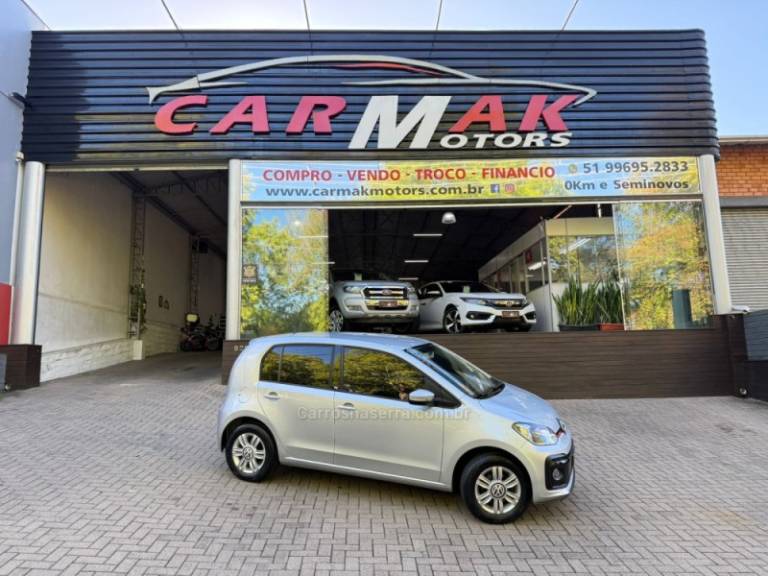 VOLKSWAGEN - UP - 2018/2018 - Prata - R$ 62.900,00