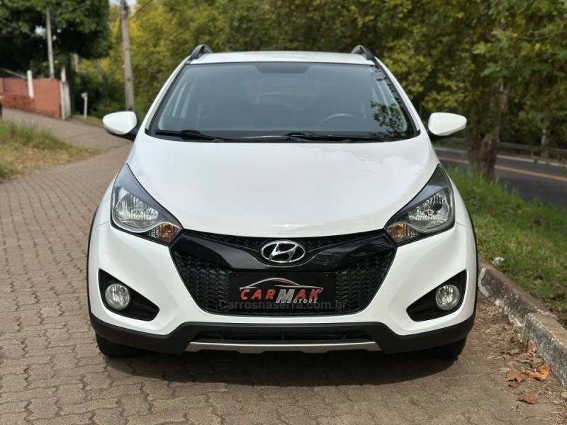 HYUNDAI - HB20X - 2014/2015 - Branca - R$ 62.900,00