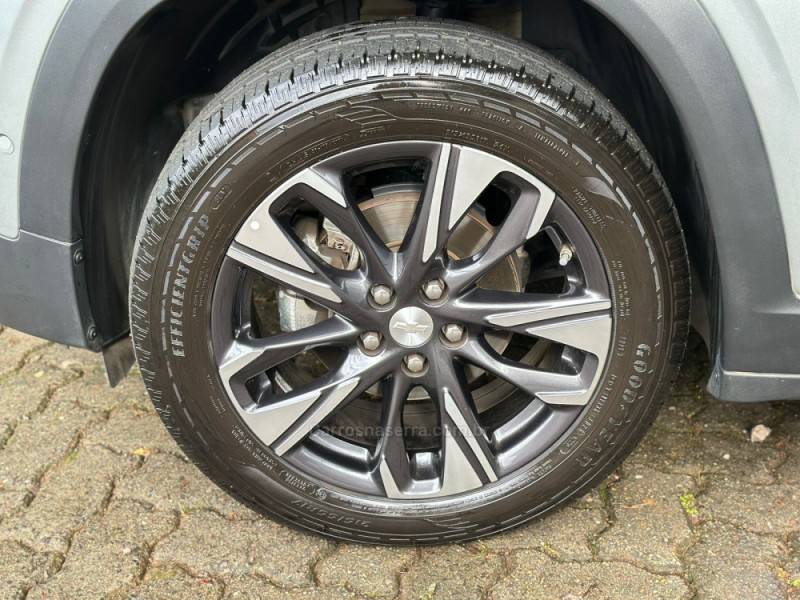CHEVROLET - TRACKER - 2023/2024 - Prata - R$ 128.900,00