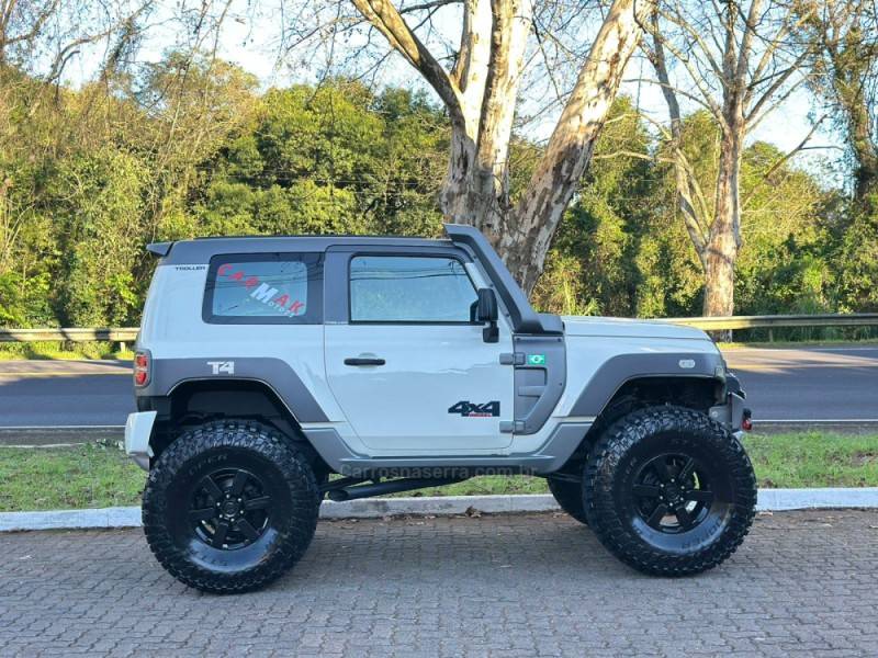 TROLLER - T4 - 2017/2018 - Branca - R$ 225.900,00