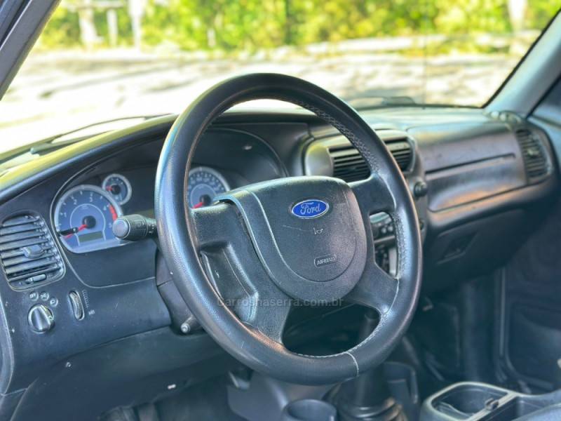 FORD - RANGER - 2010/2011 - Prata - R$ 68.900,00