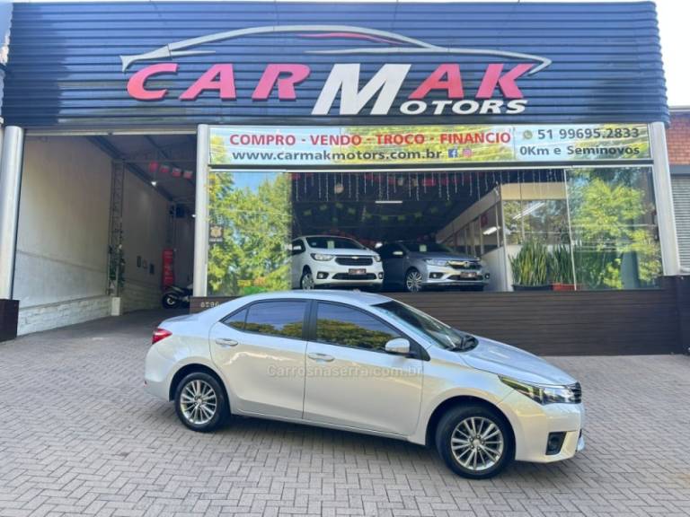 TOYOTA - COROLLA - 2016/2017 - Prata - R$ 94.900,00