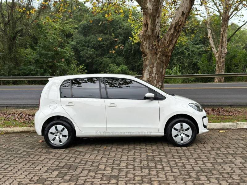 VOLKSWAGEN - UP - 2015/2016 - Branca - R$ 52.900,00