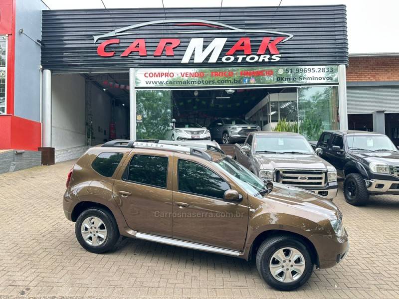 RENAULT - DUSTER - 2015/2016 - Marrom - R$ 66.900,00