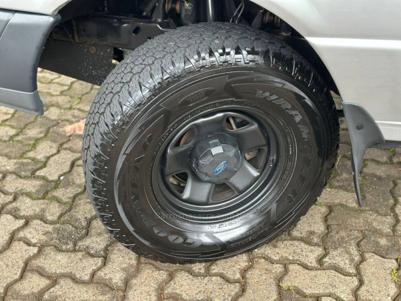 FORD - RANGER - 2005/2005 - Prata - R$ 65.900,00