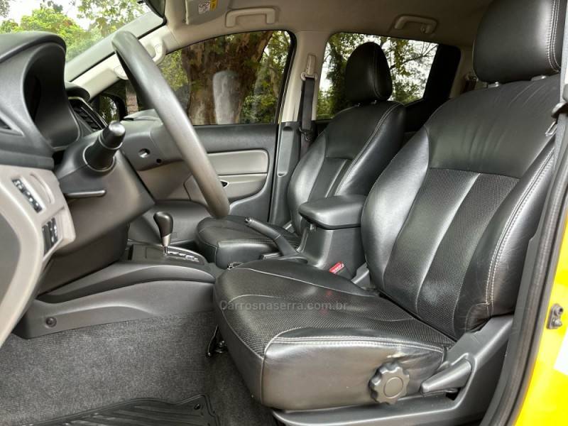 MITSUBISHI - L200 TRITON - 2021/2022 - Amarela - R$ 199.900,00