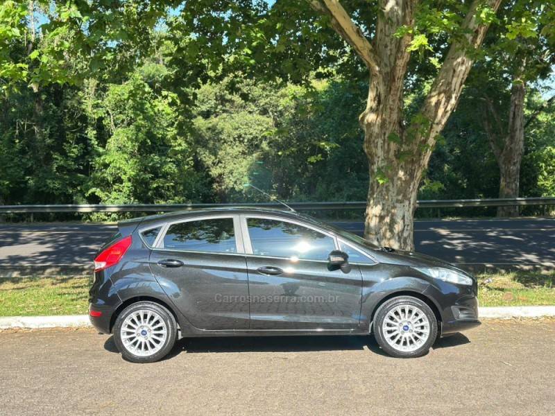 FORD - FIESTA - 2016/2017 - Preta - R$ 59.900,00