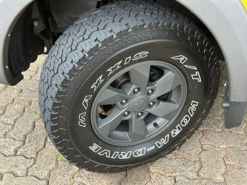 MITSUBISHI - L200 TRITON - 2021/2022 - Amarela - R$ 199.900,00