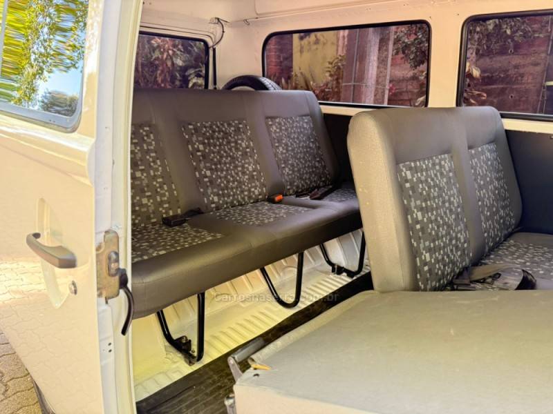 VOLKSWAGEN - KOMBI - 2013/2014 - Branca - R$ 68.900,00