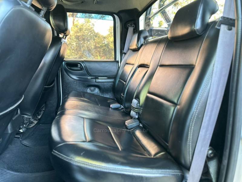 FORD - RANGER - 2010/2011 - Prata - R$ 68.900,00