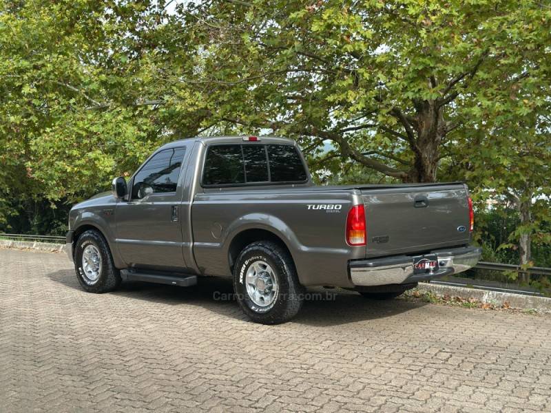 FORD - F-250 - 2001/2001 - Cinza - R$ 239.900,00