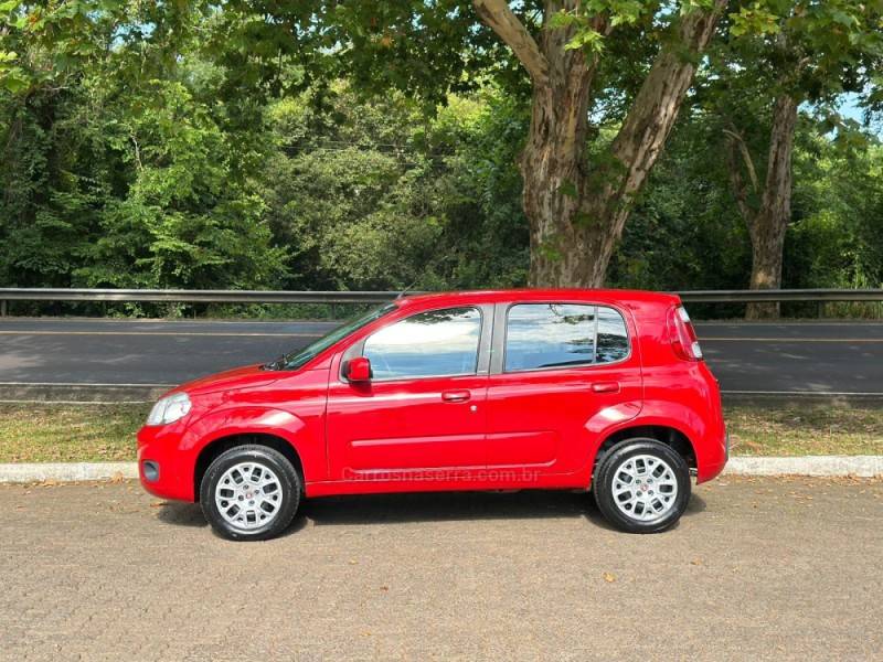 FIAT - UNO - 2012/2013 - Vermelha - R$ 35.900,00