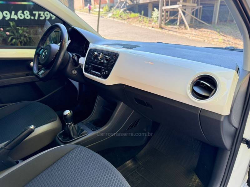 VOLKSWAGEN - UP - 2015/2016 - Branca - R$ 58.900,00