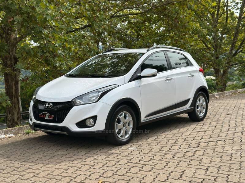 HYUNDAI - HB20X - 2014/2015 - Branca - R$ 62.900,00