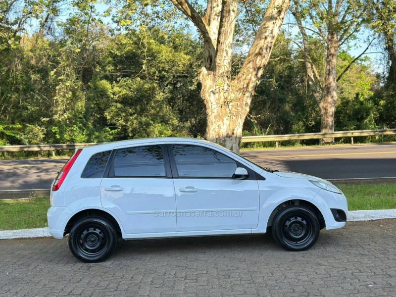 FORD - FIESTA - 2012/2013 - Branca - R$ 36.900,00
