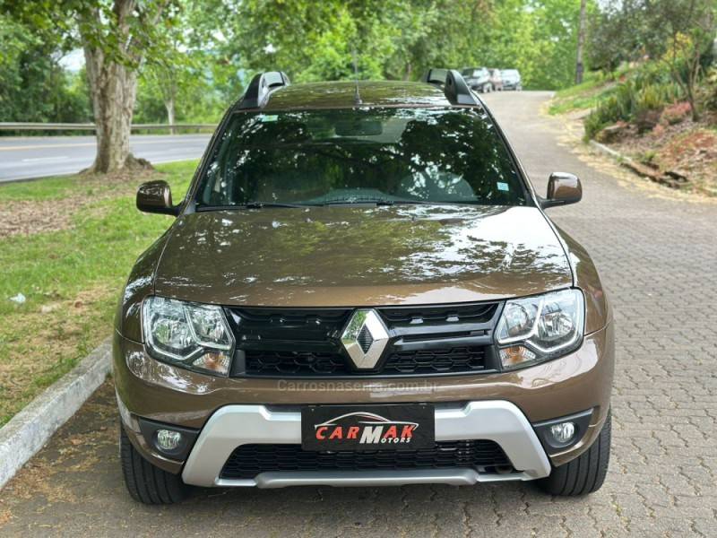 RENAULT - DUSTER - 2015/2016 - Marrom - R$ 66.900,00
