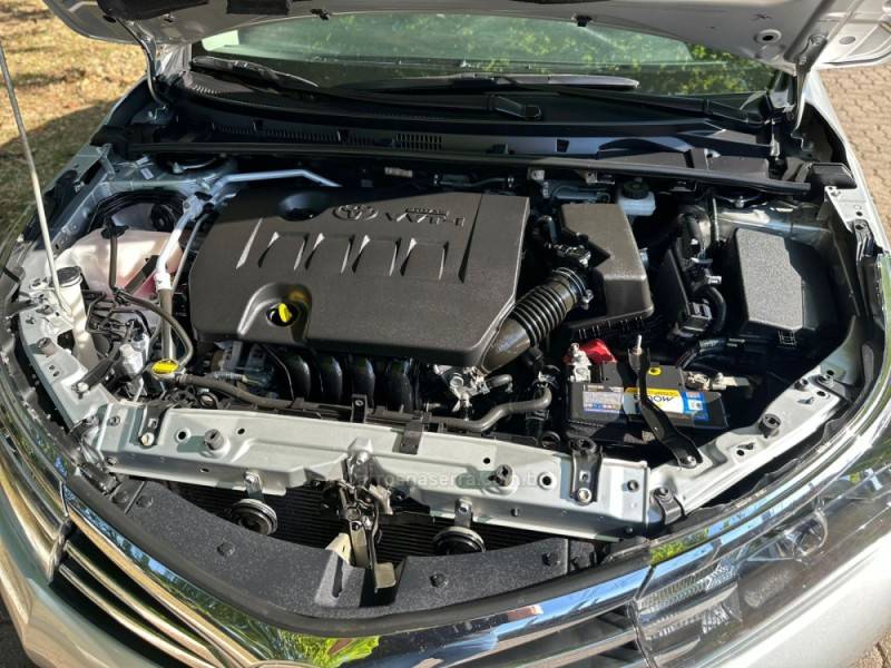 TOYOTA - COROLLA - 2016/2017 - Prata - R$ 94.900,00