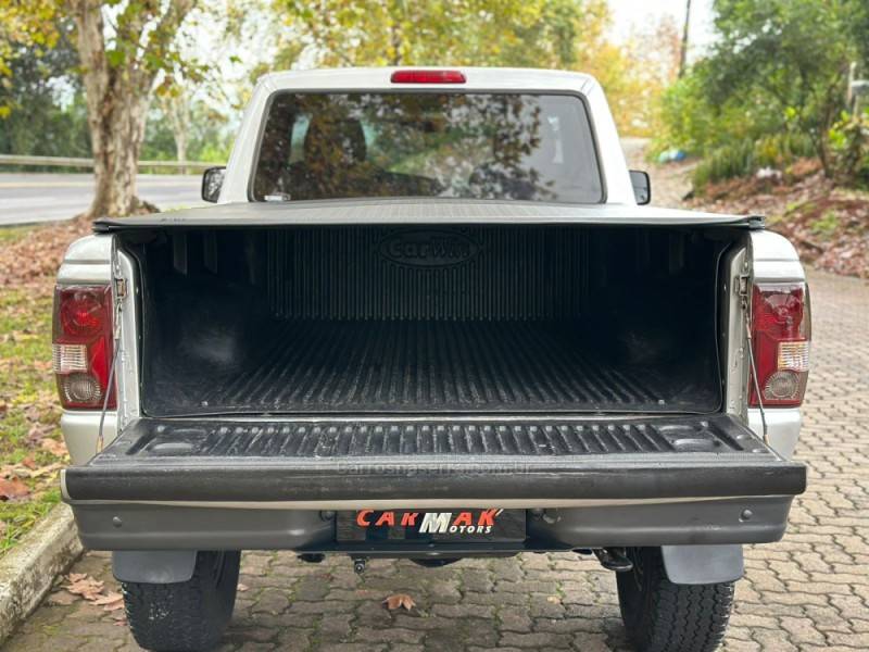 FORD - RANGER - 2005/2005 - Prata - R$ 65.900,00