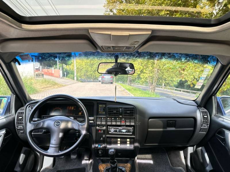 CHEVROLET - OMEGA - 1992/1993 - Azul - R$ 129.900,00