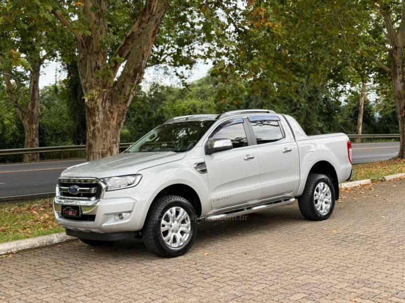 FORD - RANGER - 2017/2017 - Prata - R$ 125.900,00