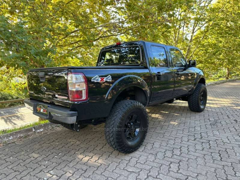 FORD - RANGER - 2010/2011 - Preta - R$ 96.900,00