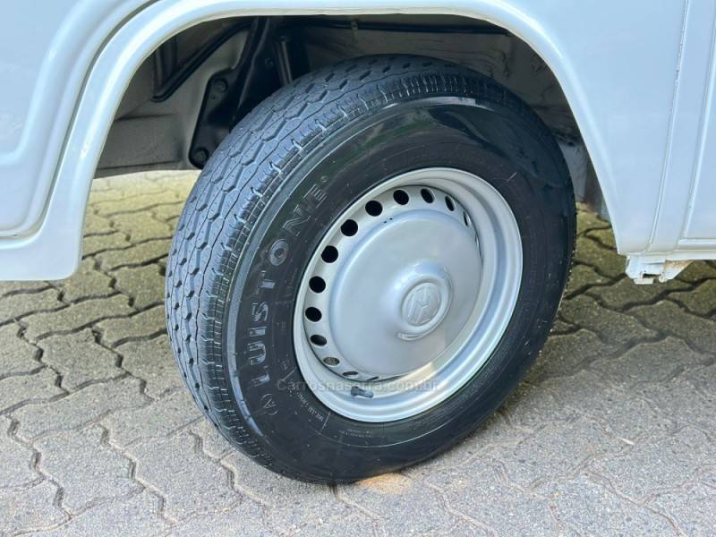 VOLKSWAGEN - KOMBI - 2013/2014 - Branca - R$ 67.900,00