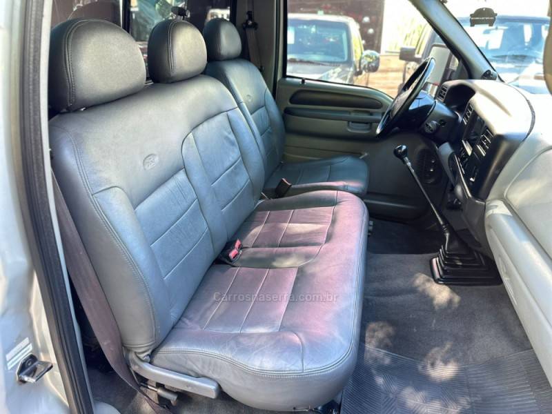 FORD - F-250 - 2010/2010 - Prata - R$ 169.900,00