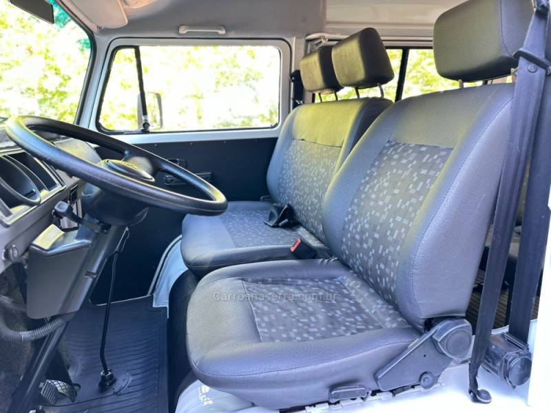 VOLKSWAGEN - KOMBI - 2013/2014 - Branca - R$ 67.900,00