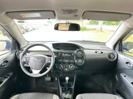 TOYOTA - ETIOS - 2019/2020 - Branca - R$ 72.900,00