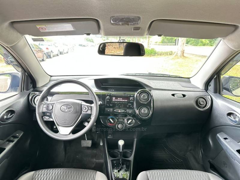 TOYOTA - ETIOS - 2019/2020 - Branca - R$ 72.900,00