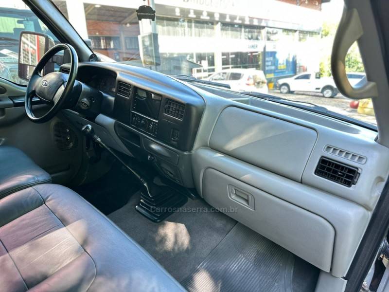 FORD - F-250 - 2010/2010 - Prata - R$ 169.900,00