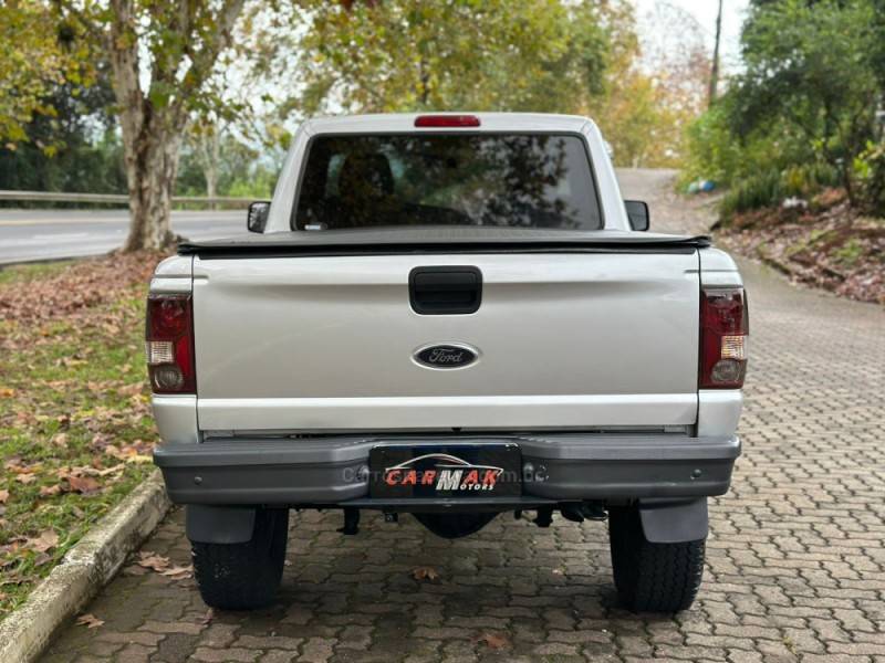 FORD - RANGER - 2005/2005 - Prata - R$ 65.900,00