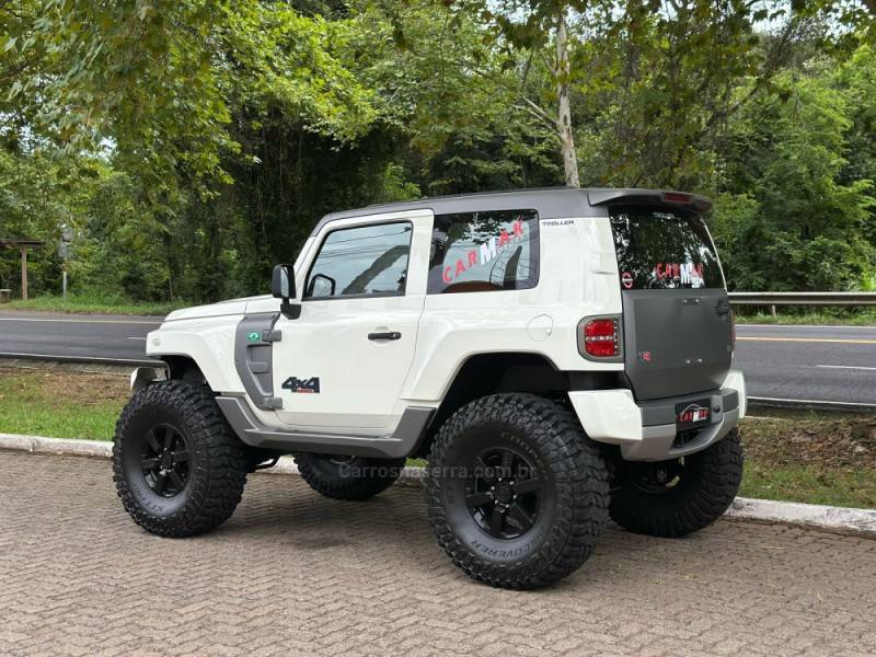 TROLLER - T4 - 2017/2018 - Branca - R$ 205.900,00