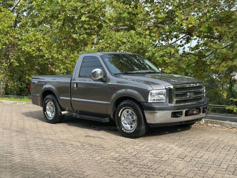 FORD - F-250 - 2001/2001 - Cinza - R$ 239.900,00