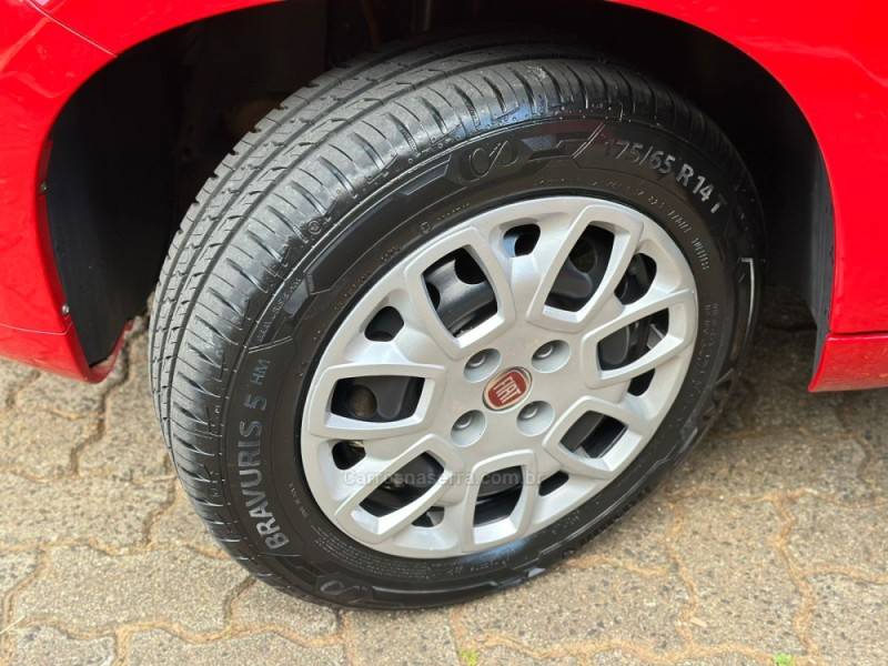 FIAT - UNO - 2012/2013 - Vermelha - R$ 35.900,00