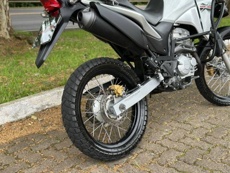 HONDA - XRE 300 - 2015/2015 - Branca - R$ 19.900,00