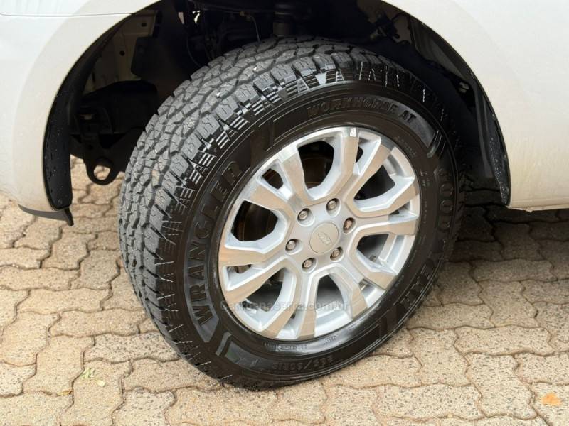 FORD - RANGER - 2017/2017 - Prata - R$ 125.900,00