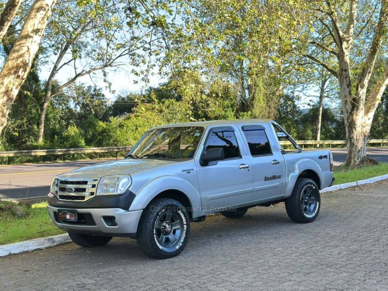 FORD - RANGER - 2010/2011 - Prata - R$ 68.900,00