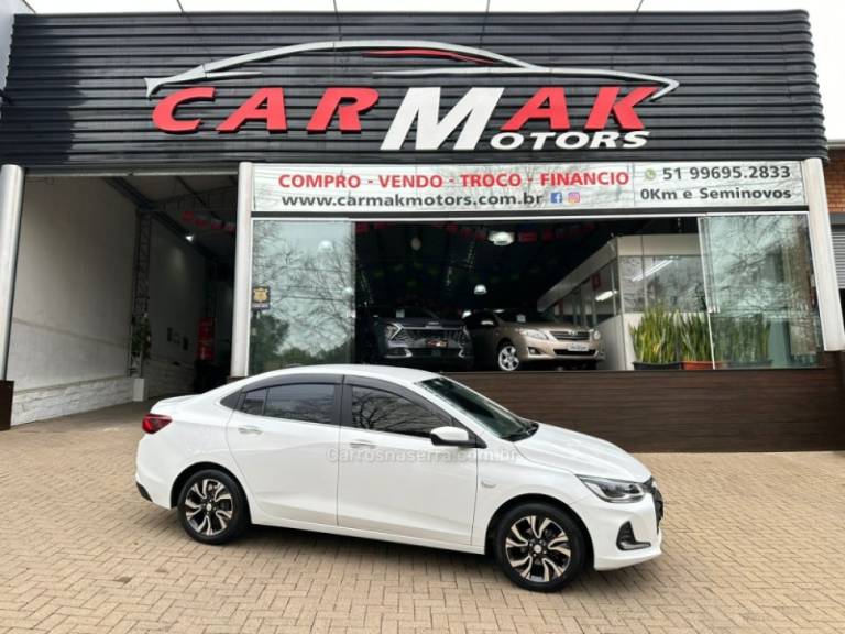 CHEVROLET - ONIX - 2022/2023 - Branca - R$ 78.900,00