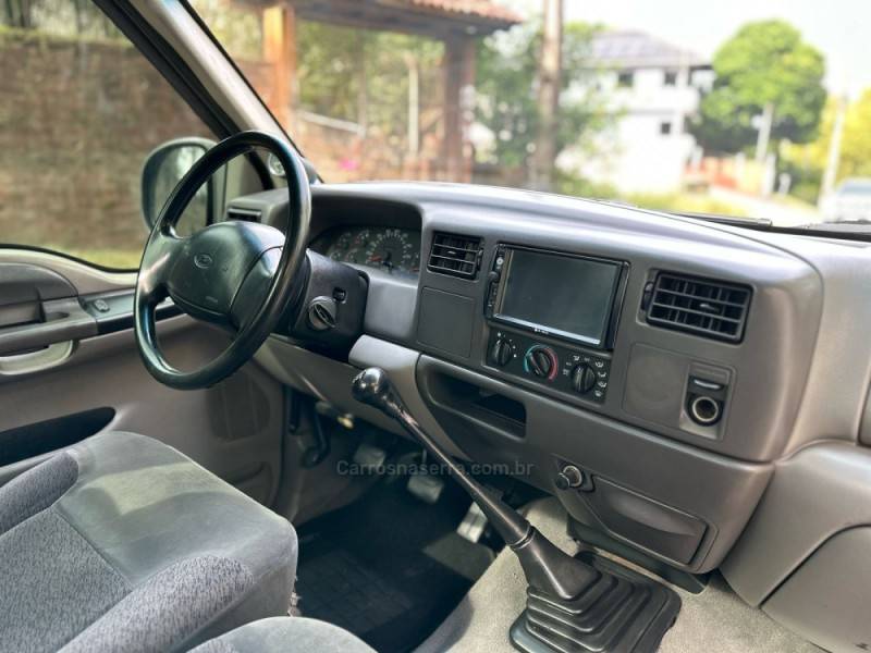 FORD - F-250 - 2001/2001 - Cinza - R$ 239.900,00