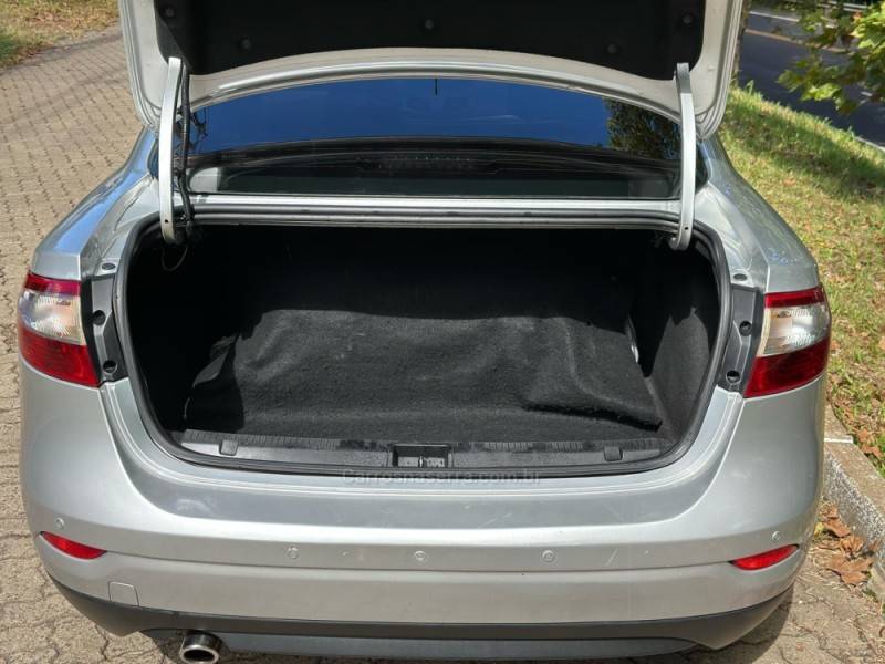 RENAULT - FLUENCE - 2014/2015 - Prata - R$ 41.900,00