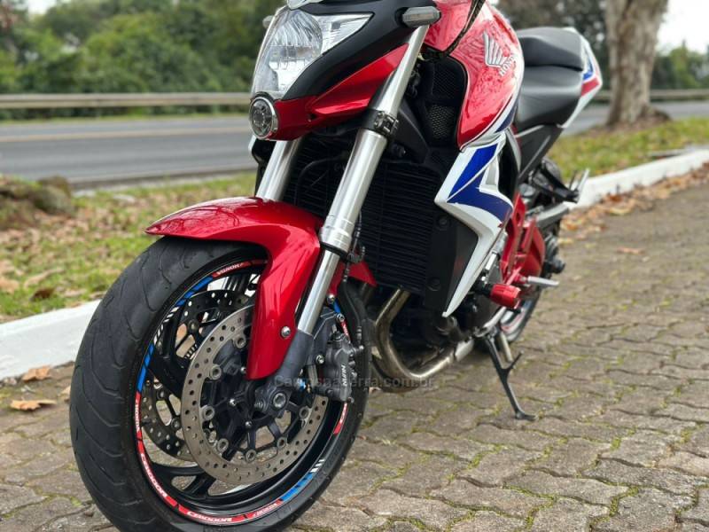HONDA - CB 1000R - 2015/2015 - Vermelha - R$ 54.900,00
