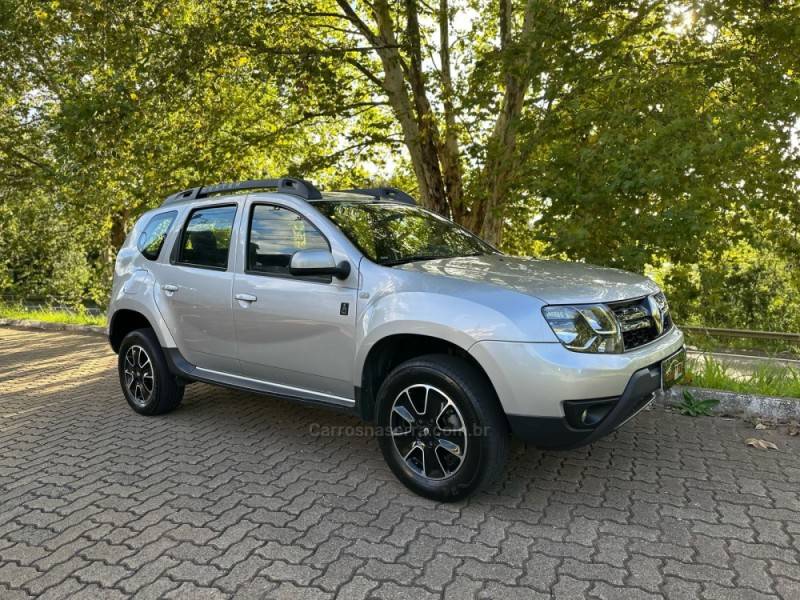 RENAULT - DUSTER - 2015/2016 - Prata - R$ 67.900,00